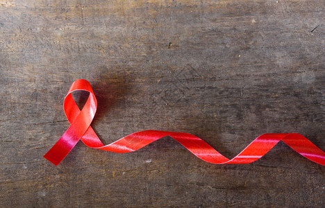 红丝带支持艾滋木背景的艾滋病和复制使用空间图片