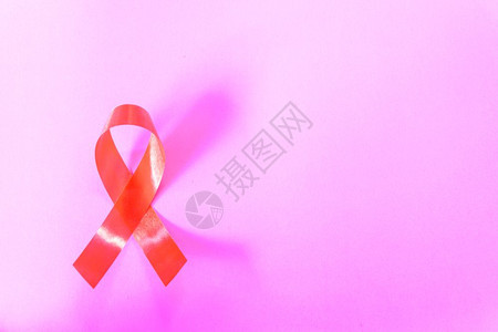 红丝带支持艾滋粉红背景的艾滋病和复制使用空间图片