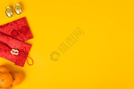 新一年的节日概念平坦的景象新年快乐与红色信封和金币CharacterFU意指幸运祝福背景图片