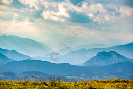 从奥地利斯提里亚格拉茨的石山Schockl山峰上看到的景象旅游和徒步娱乐场所从斯提里亚格拉茨的石山Schockl山峰上看到的景象图片