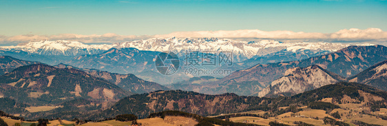 从格拉茨的Shockl山通往顶端的道路格拉茨施蒂里亚的旅游景点奥地利的格拉茨Shockl山的全景格拉茨施蒂里亚的旅游景点图片