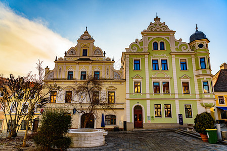 Frohnleitenstyria奥地利年1月8日mur 河上的frohnleiten小镇在教区教堂城镇和穆尔河欣赏风景著高清图片下载 正版图片 摄图网