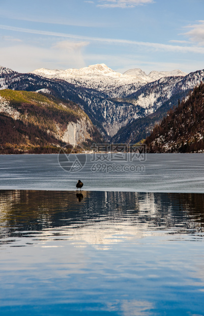 奥地利格伦特勒西的清冷景观蓝色天空冬季冷冻湖旅游目的地奥利格伦特勒西的清冷景观旅行地点图片