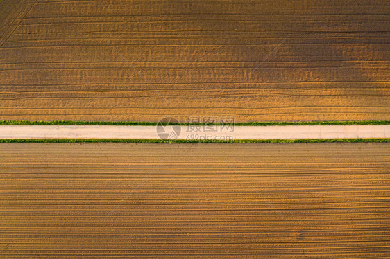 农村地区播种田农景观空中图片