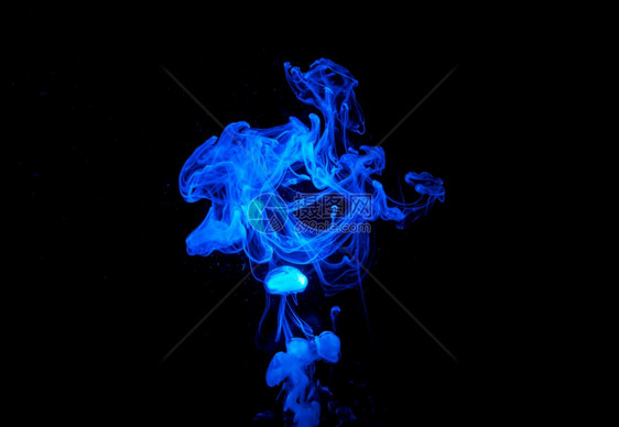 色彩多的抽象云水色液蓝水图片