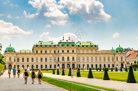奥地利维也纳2013年7月9日关于著名的SchlossBelvedere的展望JohannLukasvonHildebrandt图片