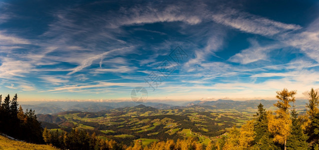 从格拉茨的Schockl山的全景格拉茨施蒂里亚的旅游点奥地利的景格拉茨Schockl山的全景格拉茨旅游点图片