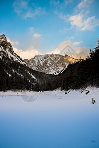 Gruner看到绿湖冬天寒冷的旅游点FrozenGruner看到绿湖奥地利旅游景点图片