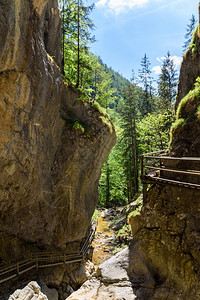 Styria旅游景点的瀑布Wooden桥旅游通道Styria的瀑布图片