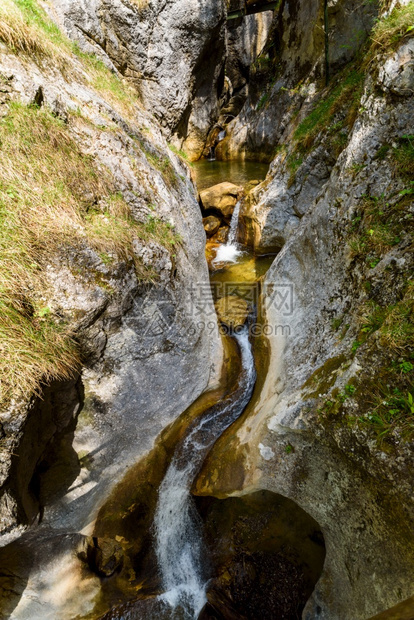 奥地利旅游景点瀑布Brenschtzklamm图片