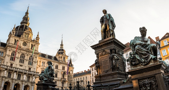 格拉茨施蒂里亚奥地利2019年奥地利格拉茨市政厅前的雕像喷泉奥地利格拉茨旅行目的格拉茨老城图片