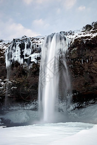 冬季的塞尔贾兰德福斯瀑布背景图片