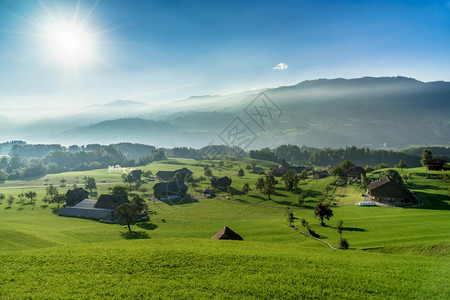 SarnenObwalden附近的乡村景色图片