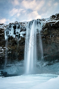 冬季的塞尔贾兰德福斯瀑布图片