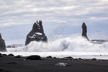 雷尼斯法哈拉火山海滩暴风天气图片