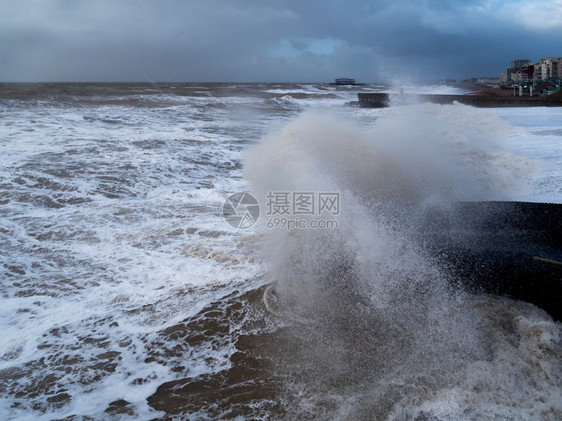 暴风雨之后的亮光图片