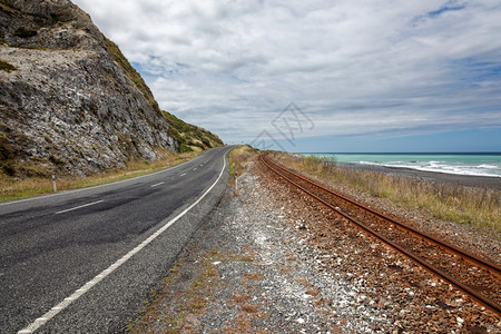 乡村公路和铁路新西兰的空公路和铁背景