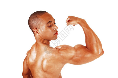 一个英俊的年轻男子身着近视形象在体重锻炼后摇动他的二头肌与白种背景隔绝图片
