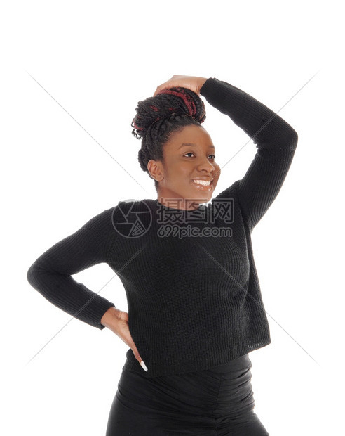身着黑色裙子的非洲美女头顶一只手身着黑色衣服因白种背景被隔离图片