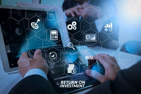 ROI投资回报虚拟仪表板上用于改善商业的虚拟投资回报指标图片