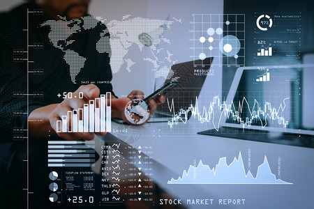 投资者分析股票市场报告和商业情金融仪表板附主要业绩指标KPI商人与智能电话数字平板脑和膝上型合作图片
