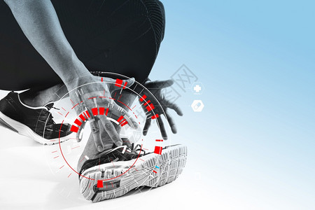 赛跑运动员脚踝疼痛有骨折扭接合跑运动受伤手员用VR医疗扫描刀扭伤脚部图片