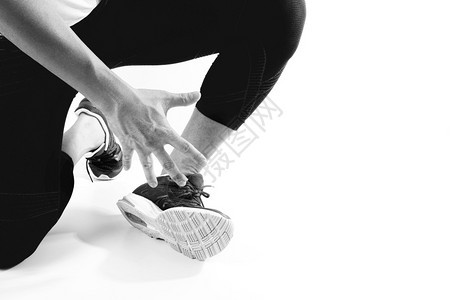 跑运动员脚踝受伤疼痛骨折扭黑色和白图片