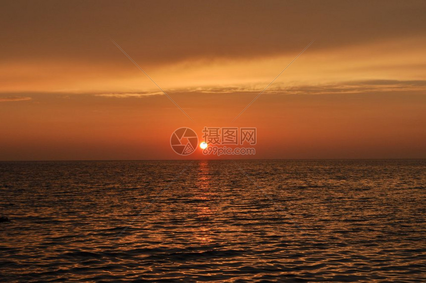意大利撒丁岛的海日落沙地尼亚的海日落图片
