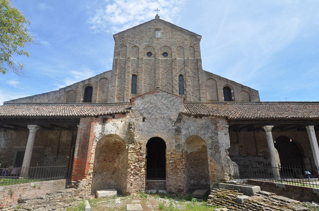 意大利威尼斯SantaMariaAssunta巴西里卡和SantaFosca意大利威尼斯的Torcello教堂背景图片