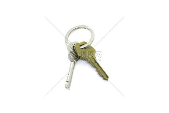 戒指上的两把钥匙被白色背景孤立图片