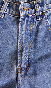 经典蓝型牛仔裤的碎片特紧纹理背景图片