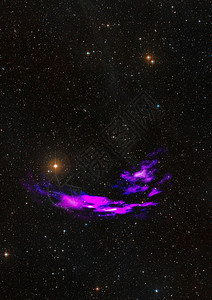 星体在太空中的恒星场一个云和气体拥堵由NASA提供的图像元素星体在太空中的恒星场和一个云图片
