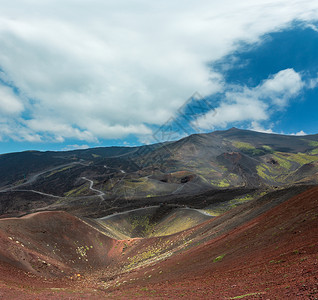 在意大利西里埃特纳火山坑之间人们无法辨认图片