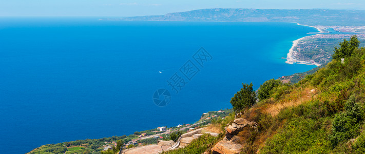 夏季TyrrhenianseaCalabrian海岸景色来自MonteSantElia意大利卡拉布里亚圣埃利山顶端图片