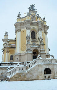 圣乔治大教堂建于17462年由建筑师BernardMeretin和雕塑家JohannGeorgPinsel设计位于乌克兰利沃夫图片