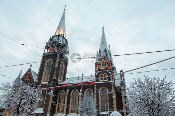 乌克兰利沃夫圣奥尔哈和伊丽莎白冬季教堂清晨亮丽1903年建造图片