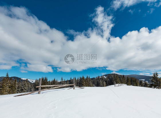 照片来自乌克兰斯库波瓦山坡的喀尔巴阡景图片