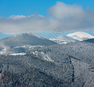 照片来自乌克兰斯库波瓦山坡的冬景图片