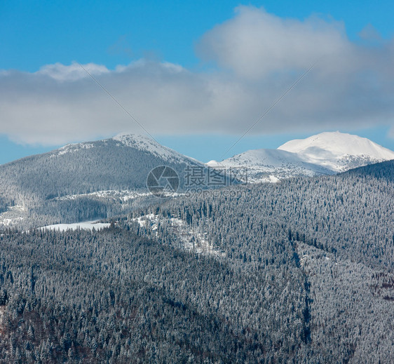 照片来自乌克兰斯库波瓦山坡的冬景图片