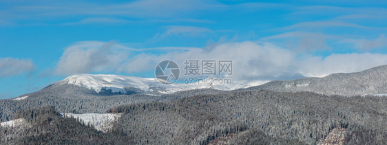 风景如画的冬季早晨山脉从斯库波娃山高山斜坡全景乌克兰Verkhovyna区可看到科尔巴阡的Chornohora山脊和PipIva图片