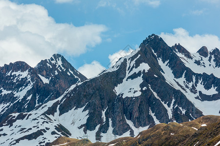 阿尔卑斯山圣戈达多道或哥特哈德山夏季风景瑞士图片