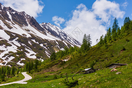 阿尔卑斯山圣戈达多道或哥特哈德山夏季风景瑞士图片