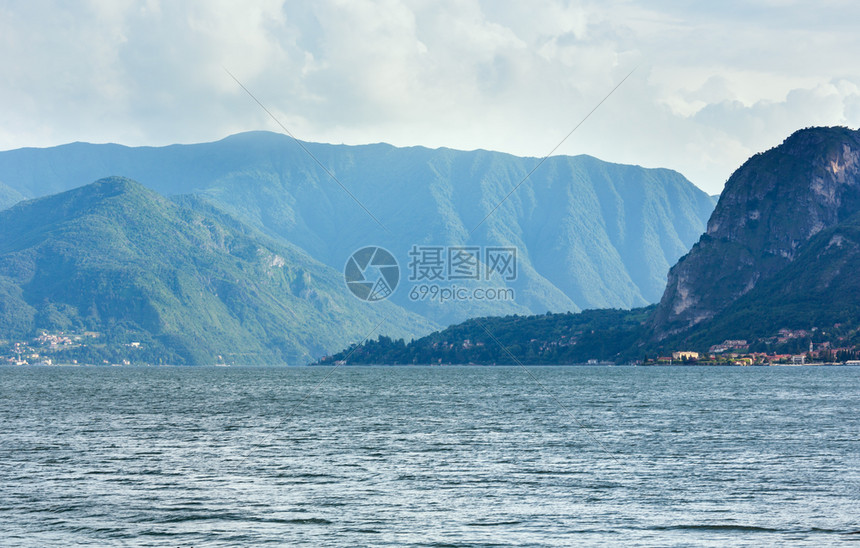 科莫湖意大利夏季夜雾之景图片