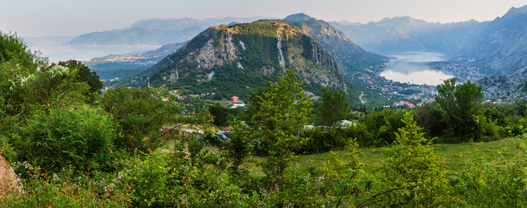 科托尔湾夏季日清晨全景和黑山科托尔镇的图片