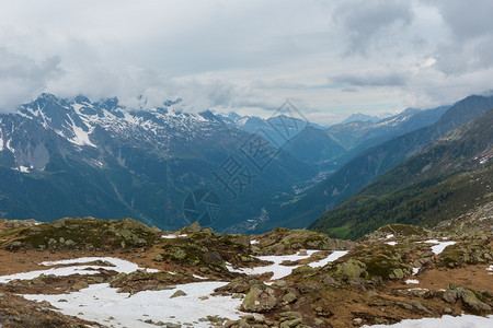 勃朗峰落基山山丘从艾奎尔杜米迪缆车看夏日景色夏蒙尼法国阿尔卑斯山图片