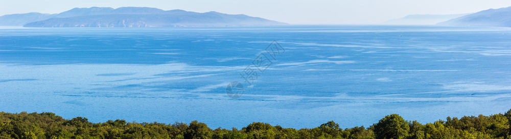 夏季哈齐海面全景克罗地亚平线上有岛屿图片