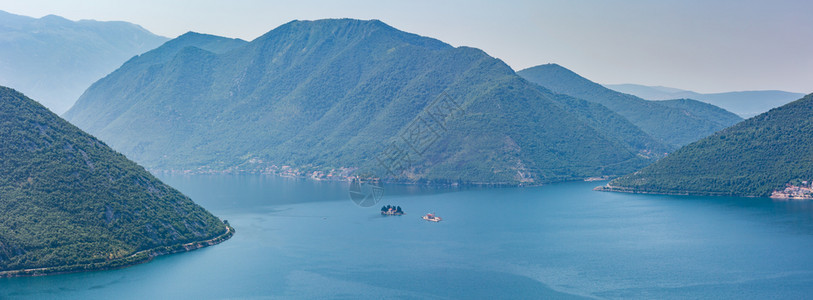 科托尔湾夏季暗雾从上到海岸黑山科托尔镇图片