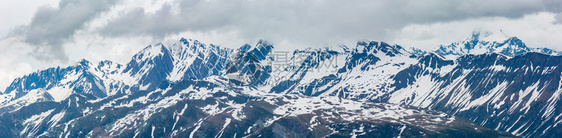 来自大艾利施冰川和瀑瑞士贝特梅拉尔普的夏云阿卑斯山和贝特默霍恩海脊风景图片