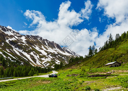 阿尔卑斯山圣戈达多道或哥特哈德山夏季风景瑞士图片