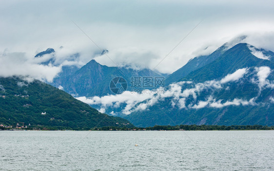 Como湖意大利夏季云层图片